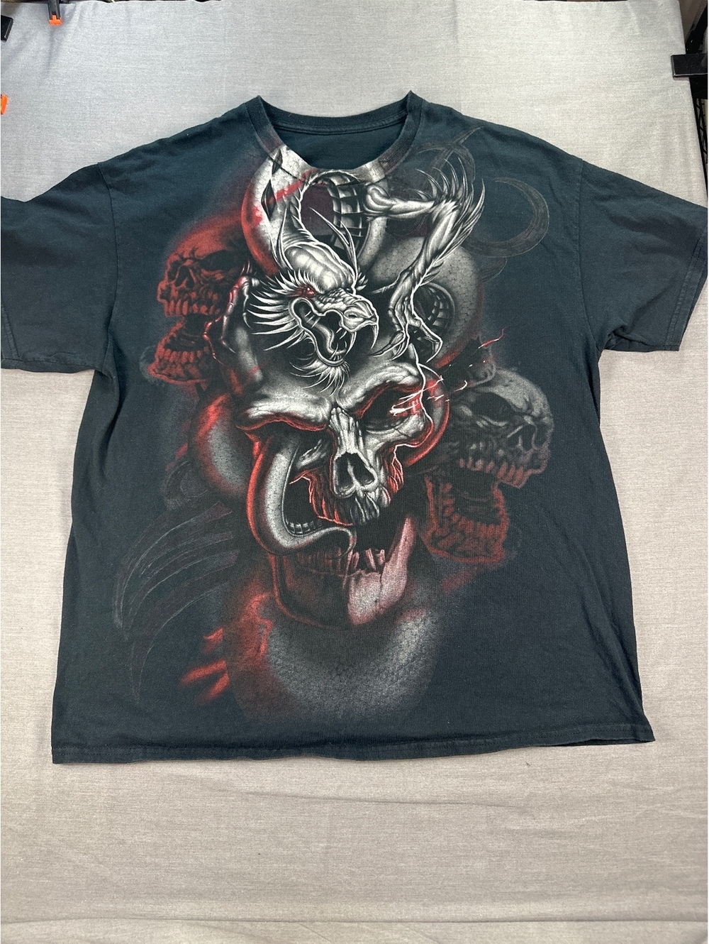 Graphic Tee Skull Dragon Black Large Short Sleeve Crew Neck